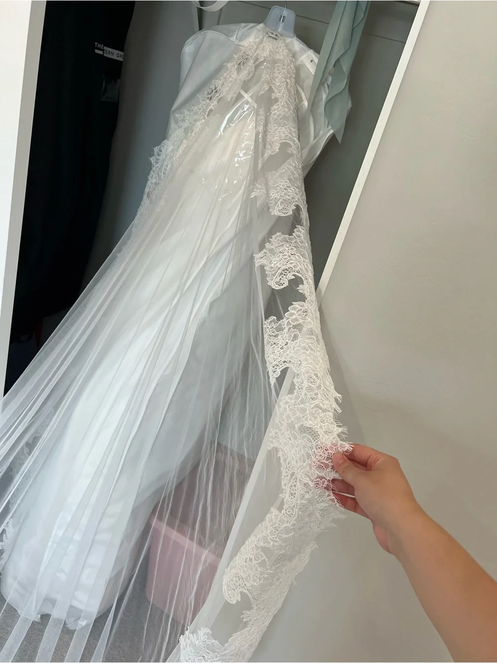 Vintage mantilla veil chapel length 98”